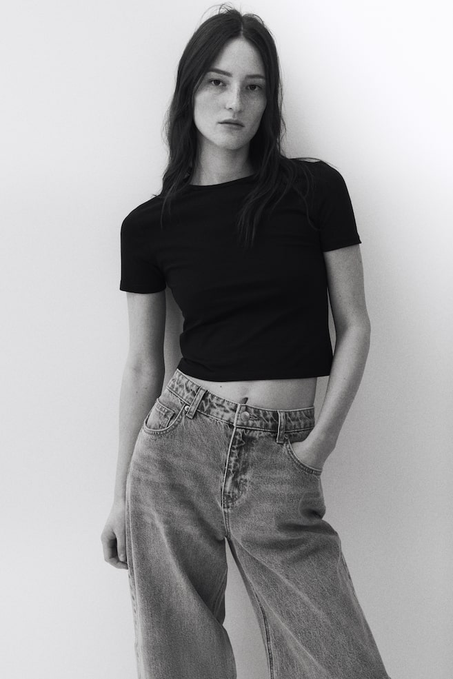 

Короткая футболка H&M, черный