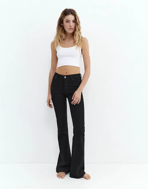 

Черные расклешенные джинсы скинни Pull&Bear Petite
