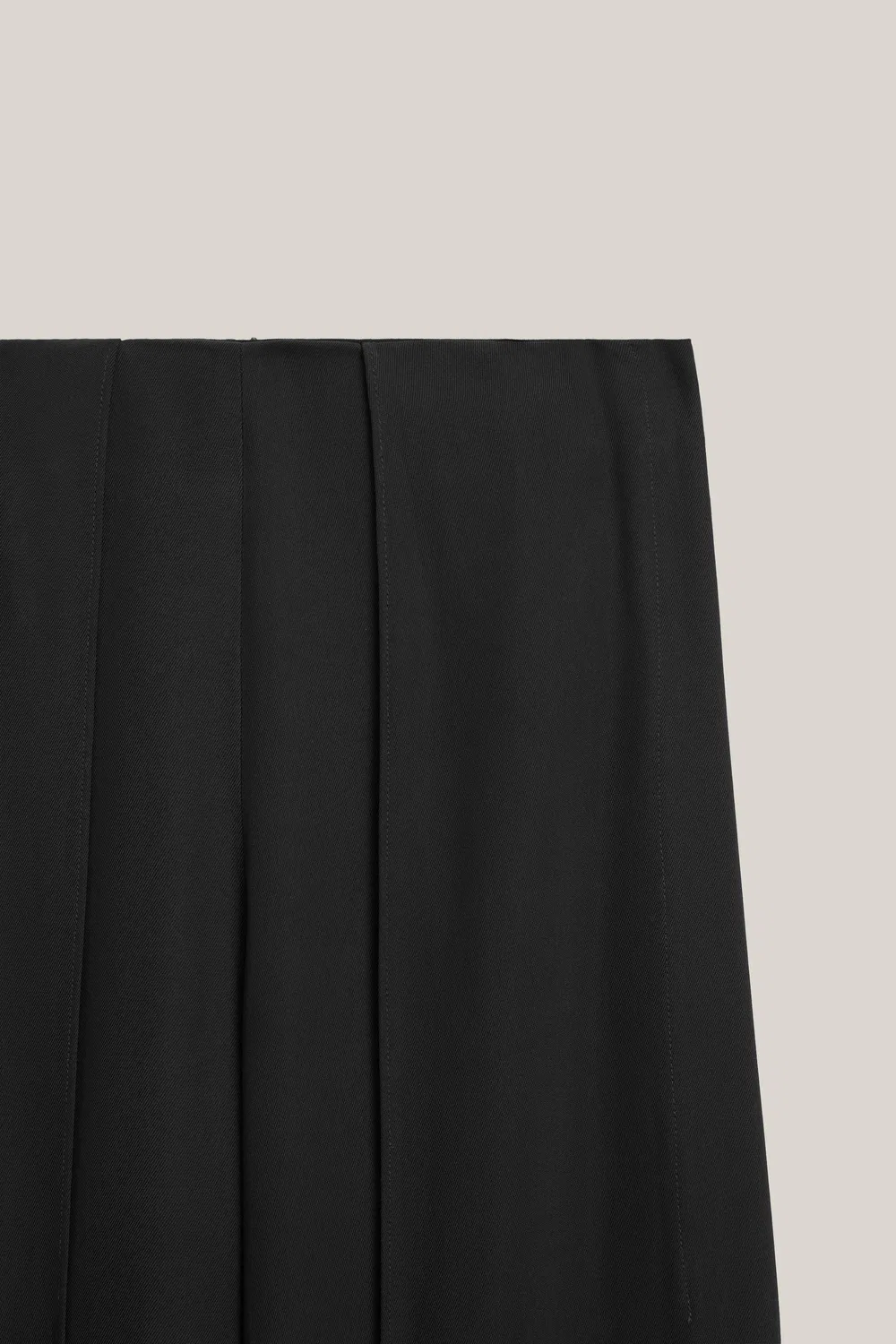 Легкие брюки с многослойной отделкой - лимитированная серия Massimo Dutti, черный — фото 2