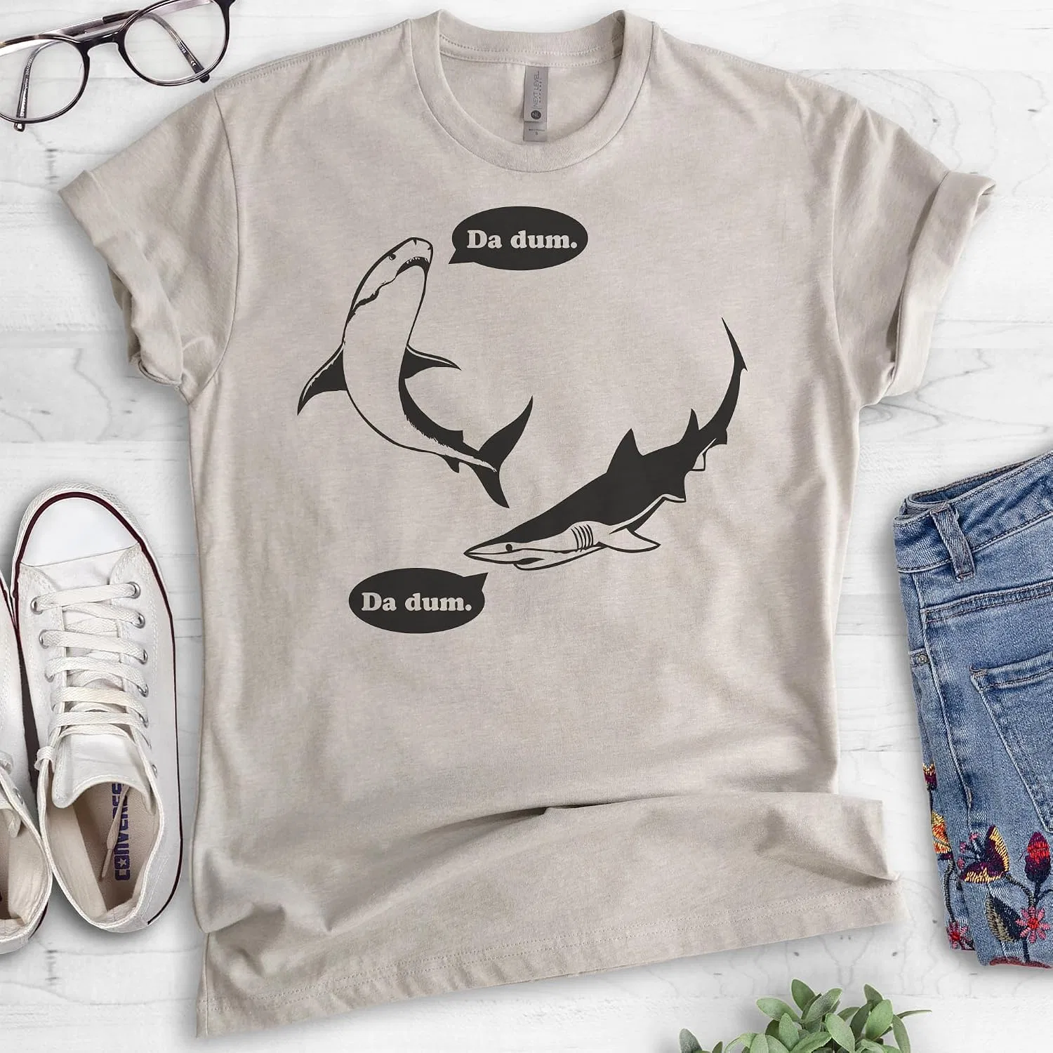 Женская футболка с принтом Da Dum Shark, Light Silk Gray — фото 2