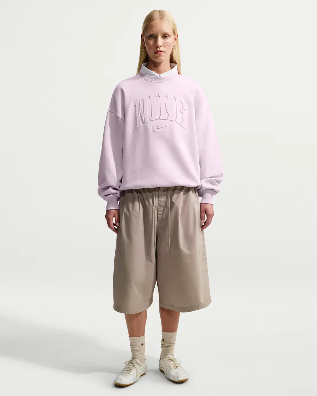 Женская футболка оверсайз с рельефным рисунком Nike Studio Fleece Medium Weight "Graphic Pack", Bleached Lilac/Bleached Lilac — фото 4