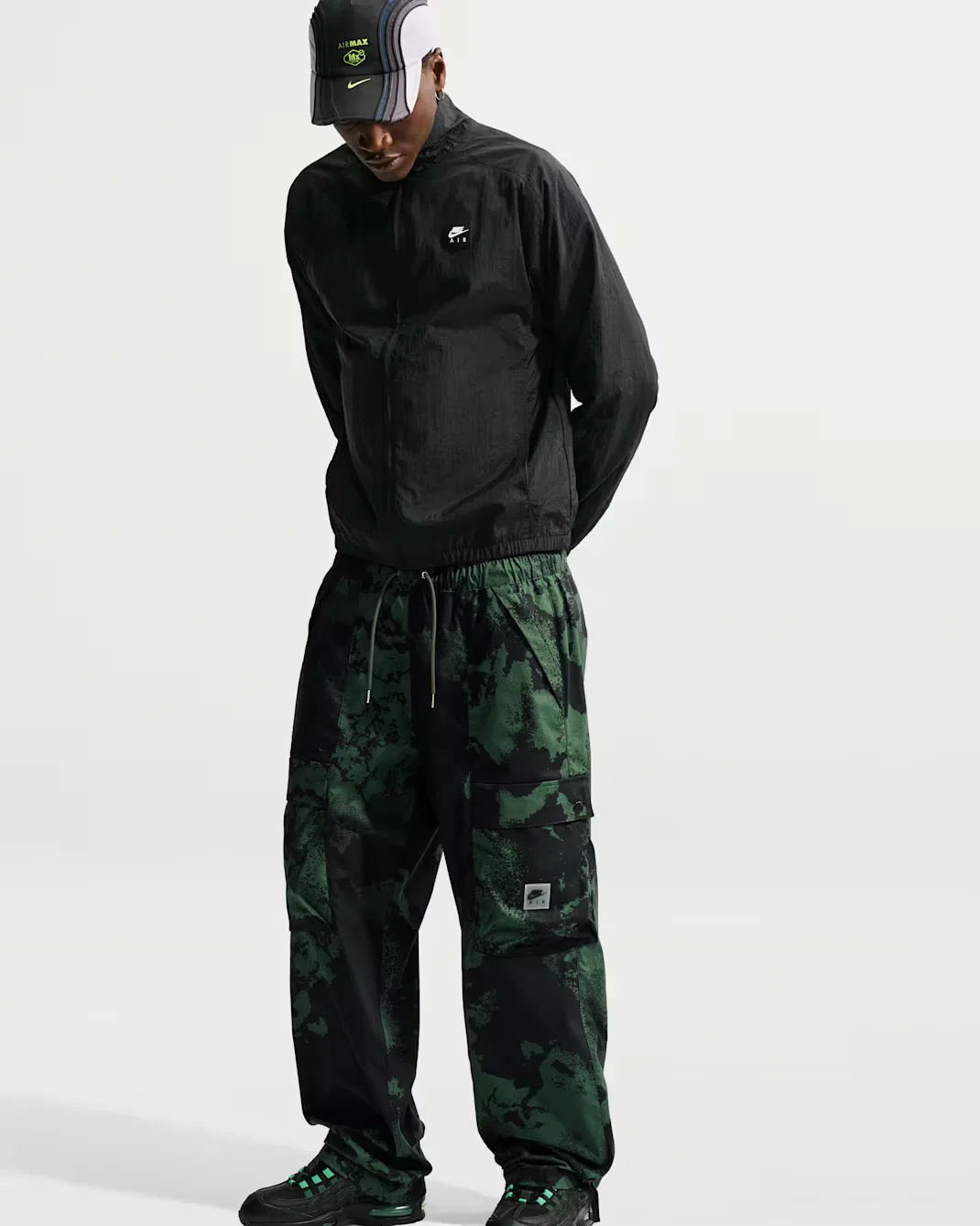 Мужские брюки-карго с тканым принтом по всей поверхности Nike Air, Smoke Grey/Fir — фото 4
