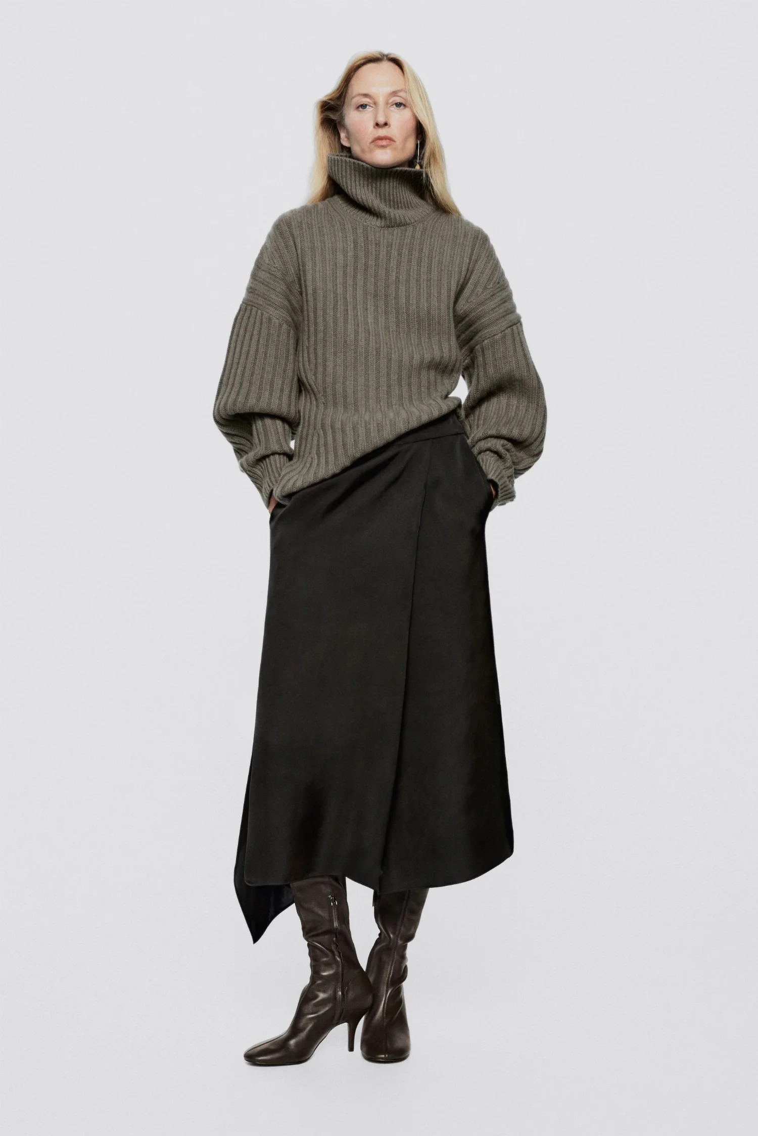 Струящаяся атласная юбка Massimo Dutti With Split Detail, темно-зеленый — фото 2