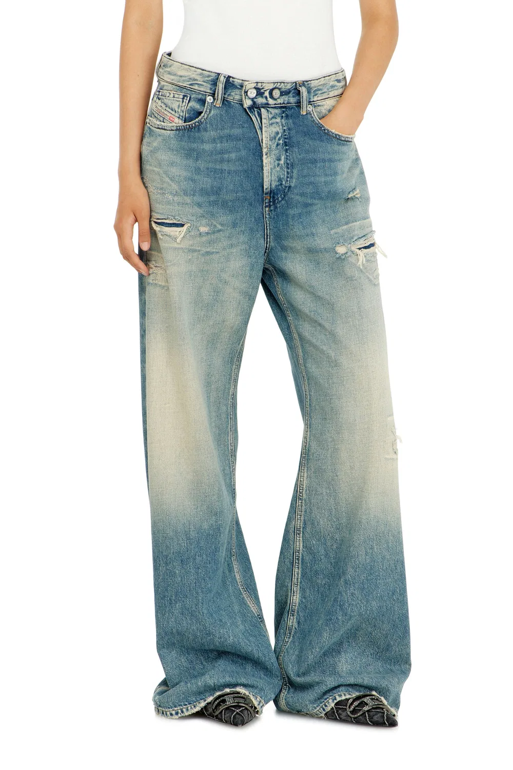 Женские джинсы свободного кроя с заниженной посадкой и потертостями Diesel Relaxed Jeans Low Waist 1996 D-Sire, синий — фото 2