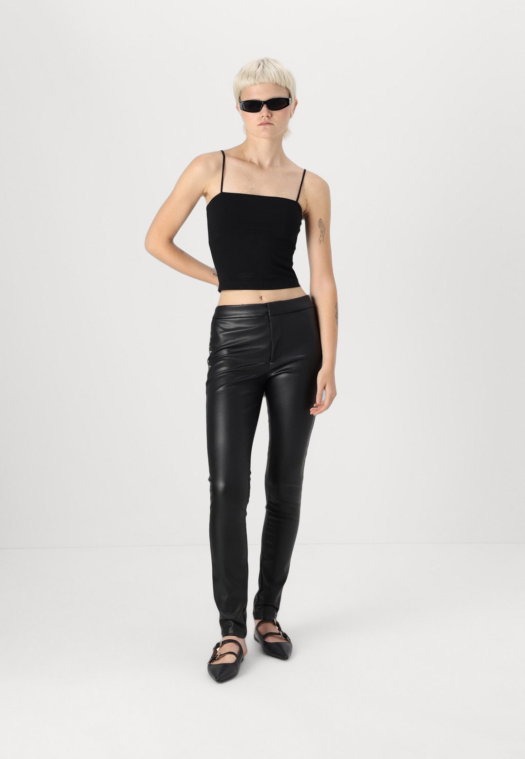 

Брюки ONLALMA SIDE STUD ONLY, черный