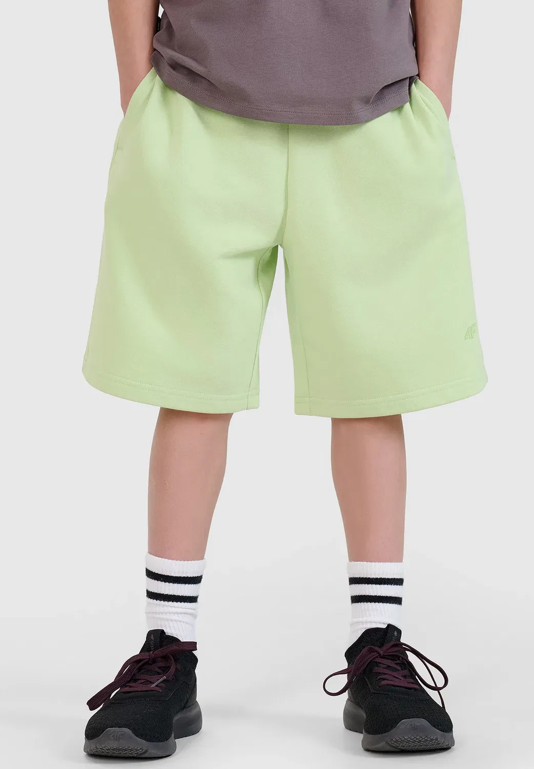 Spodenki dresowe chłopięce - czarne 122 (6-7 лат) - спортивные шорты 4F, Canary Green — фото 2