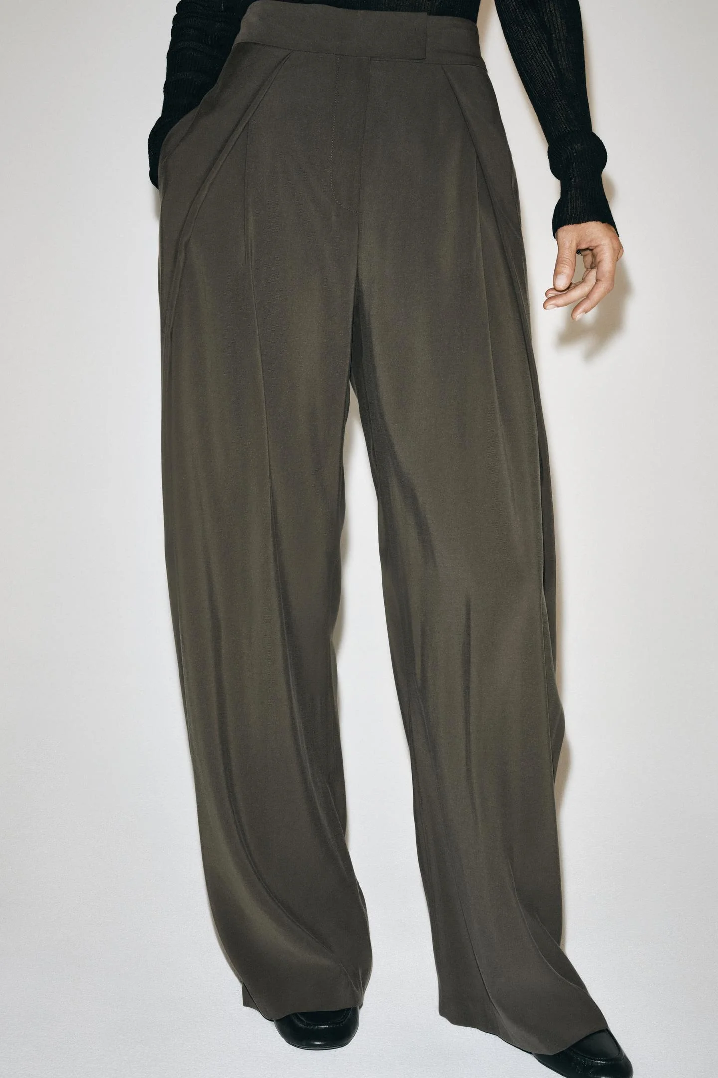 Брюки Zara Pliegues Cinturilla ZW Collection, хаки