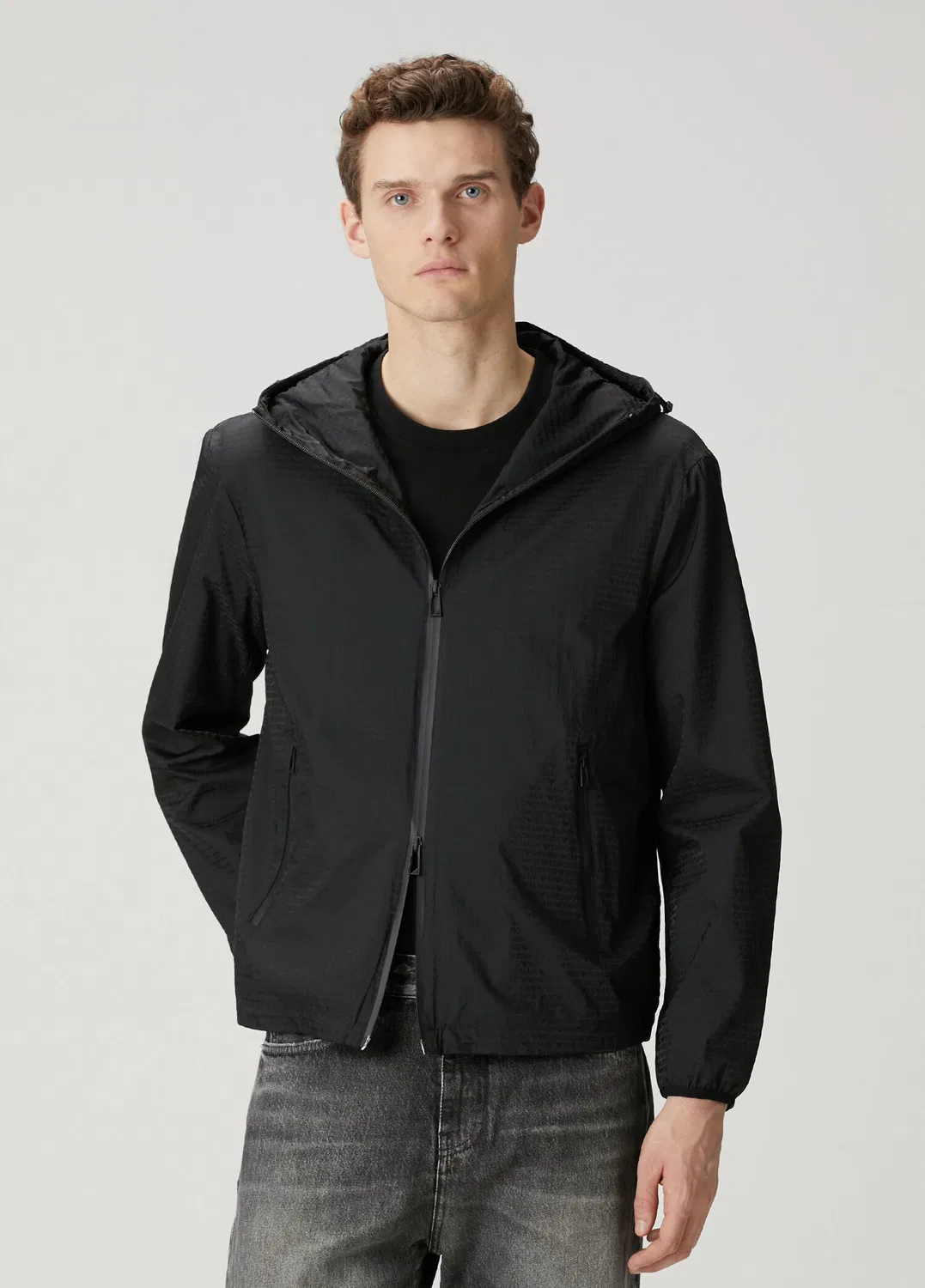 Пуховик Emporio Armani с капюшоном и логотипом, black