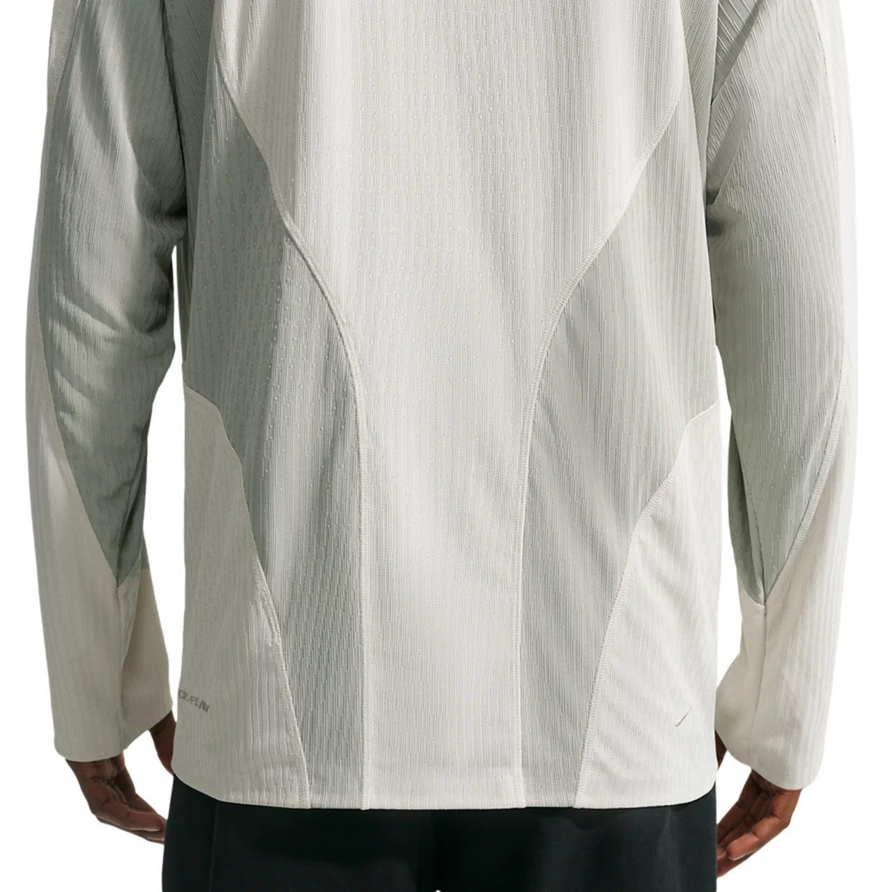 Мужская футболка с длинным рукавом Nike Tech Dri-FIT ADV Magna Jersey, Spruce Fog/Spruce Fog/Light Bone — фото 2