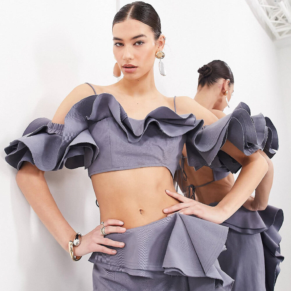 

Топ Asos Edition Ultimate Raw Edge Ruffle Crop, пыльно-сиреневый