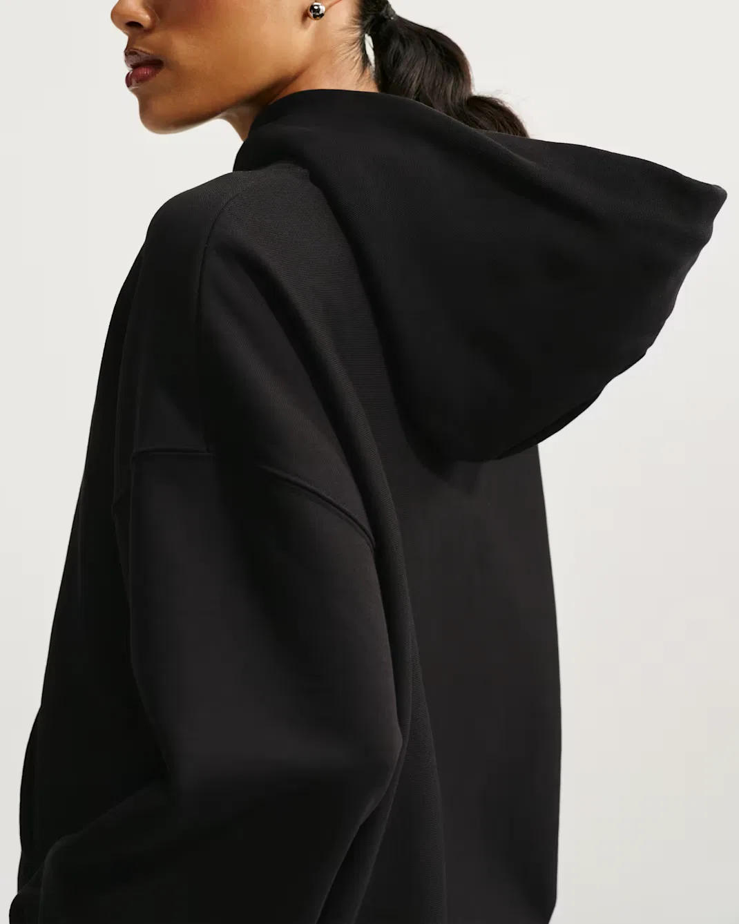 Женская толстовка с капюшоном оверсайз Nike Studio Fleece Heavyweight, Total Black/Sail — фото 2