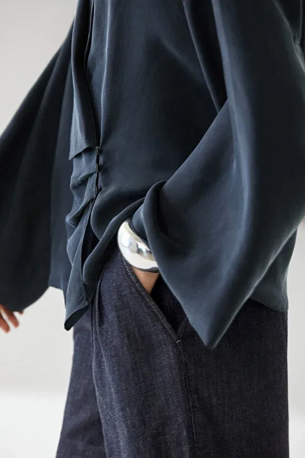 Женская блузка с длинным рукавом Double-Breasted Draped Blouse With Gathered Details Massimo Dutti, Dark Lacquer — фото 4
