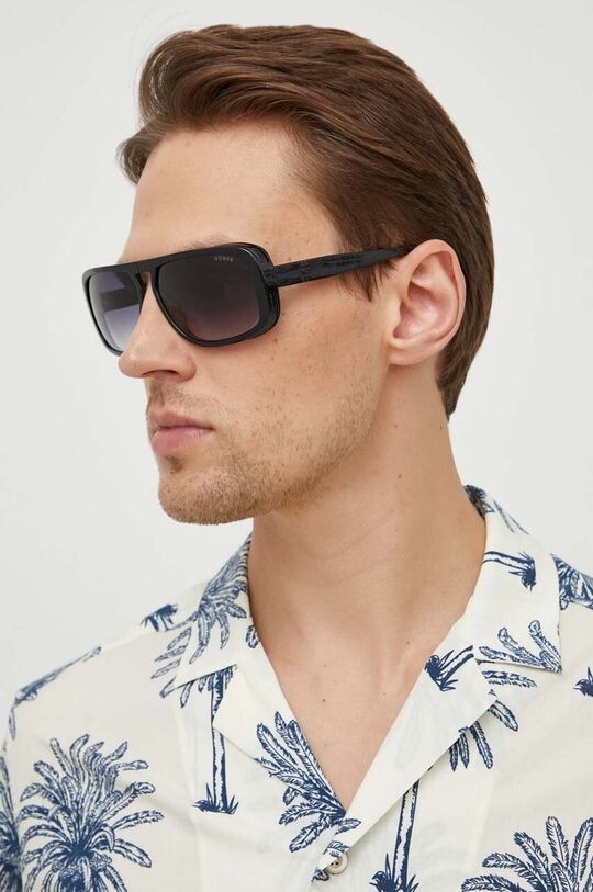 

Солнечные очки Guess, черный