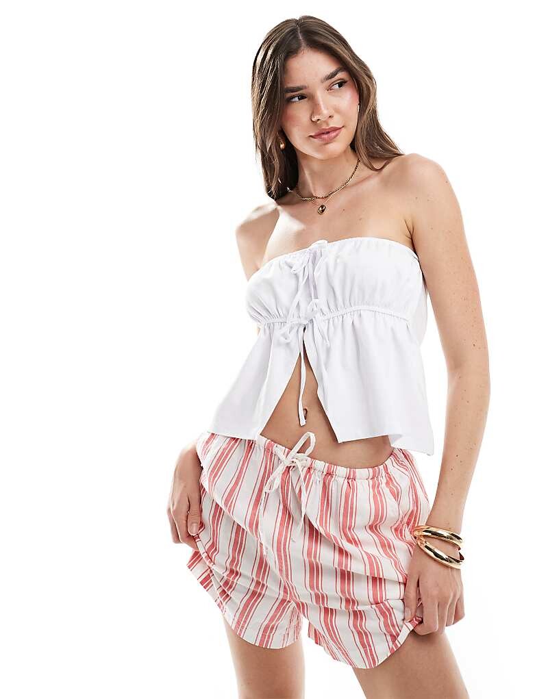 

Белый топ-бандо со сборками и завязкой спереди ASOS DESIGN