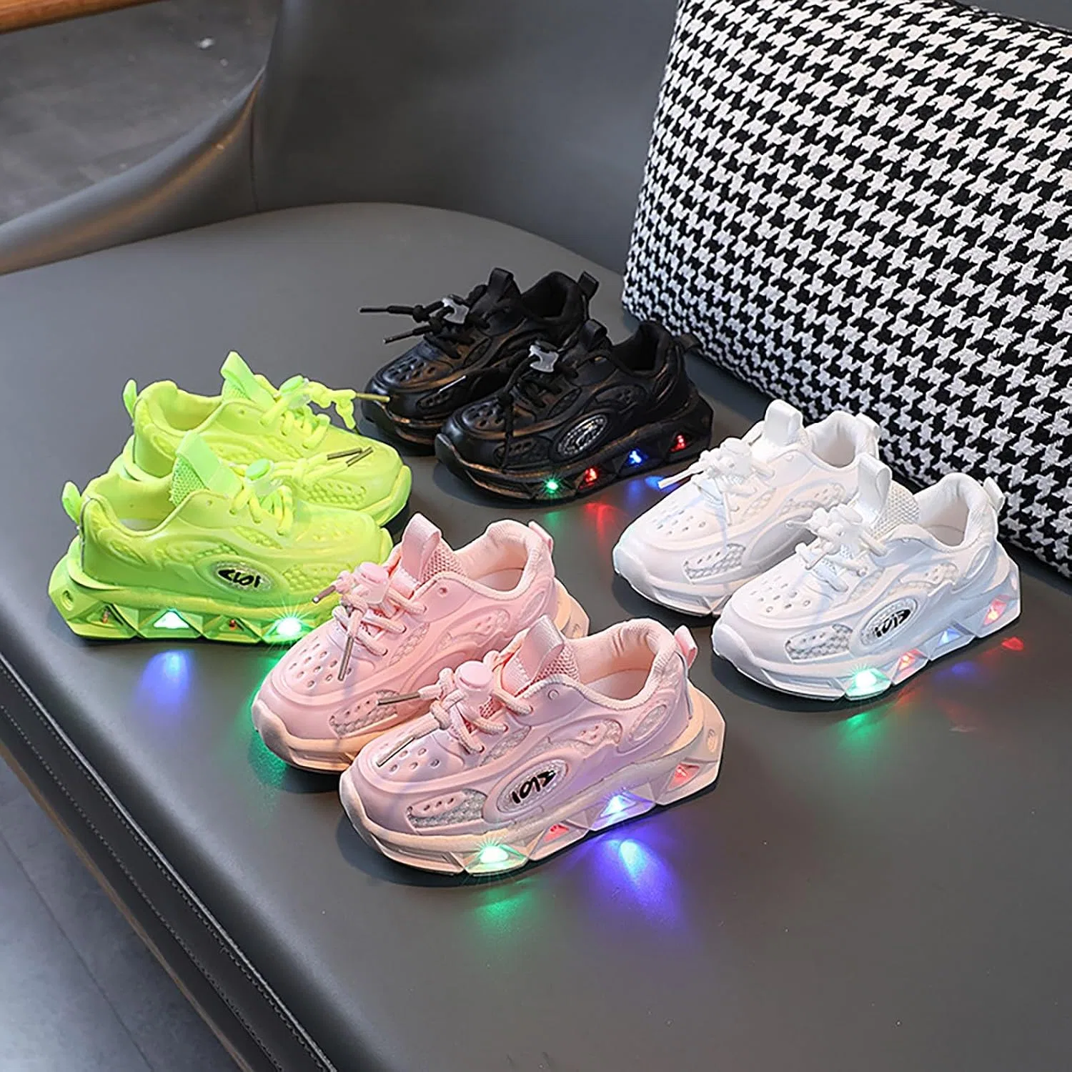 Детские кроссовки для девочек с подсветкой Cartoon Illuminated Sneakers, White — фото 3