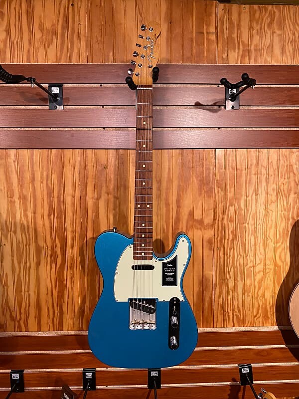 

Fender Vintera '60s Telecaster, модифицированный грифом Pau Ferro 2019 - Present Lake Placid Blue Vintera '60s Telecaster Modified with Pau Ferro Fretboard