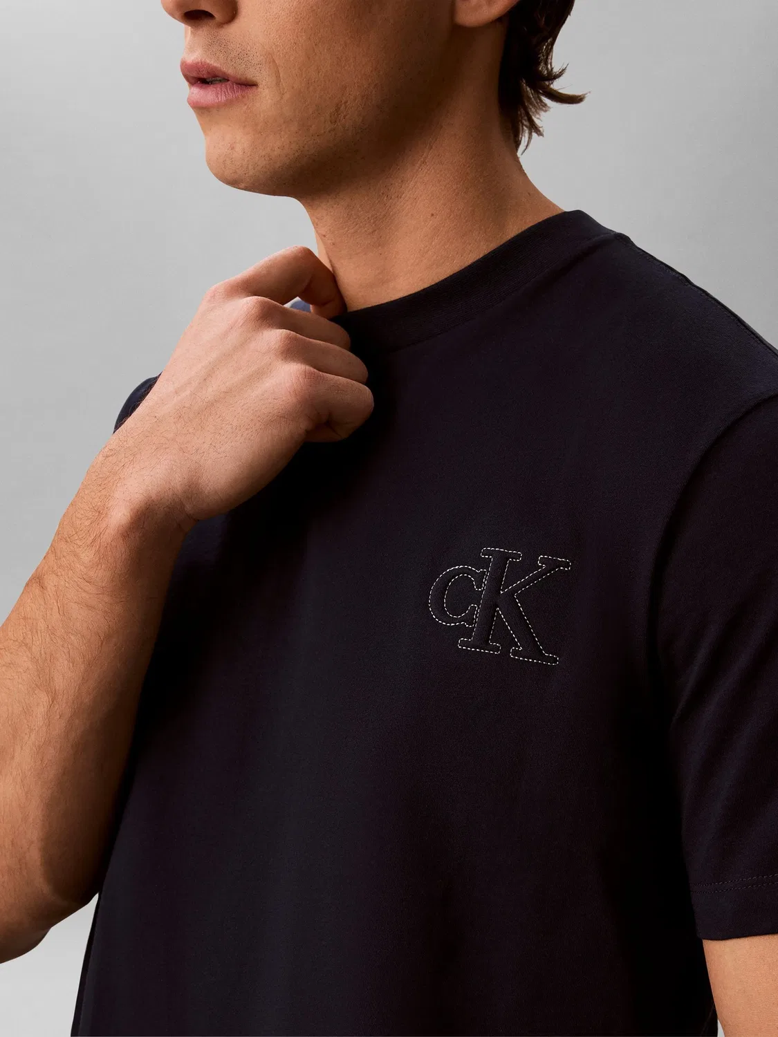Футболка с тисненым логотипом Calvin Klein, синяя — фото 3