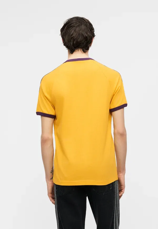 Футболка с принтом Ringer Adidas Originals, желтый — фото 4