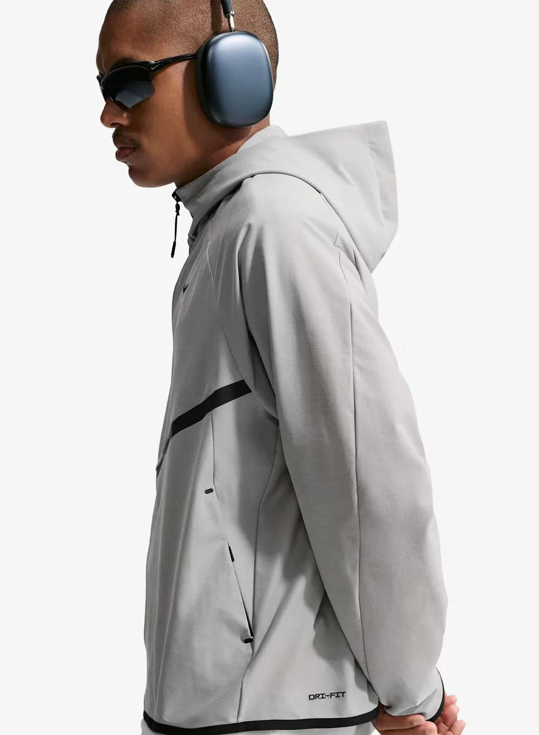 Куртка ветровка с технологичным трикотажем Tech Knit Windrunner Nike, серая — фото 4
