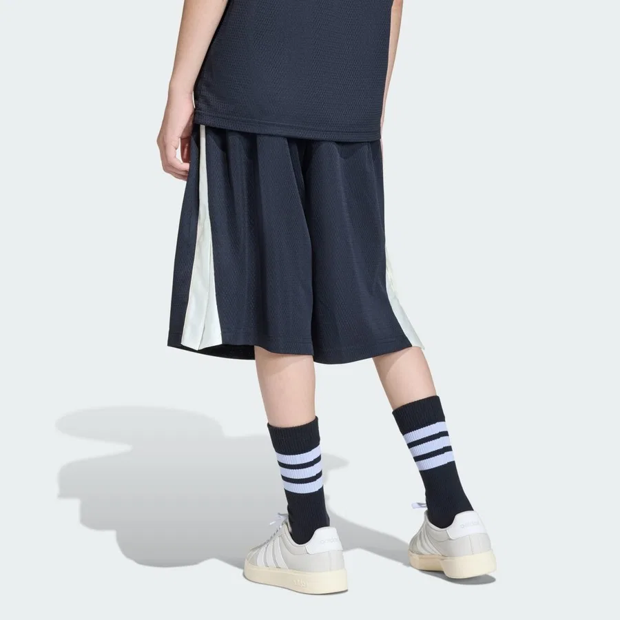 Шорты спортивные с сетчатыми вставками Sportswear KC4640 Stadium Mesh Short adidas, Синий — фото 2