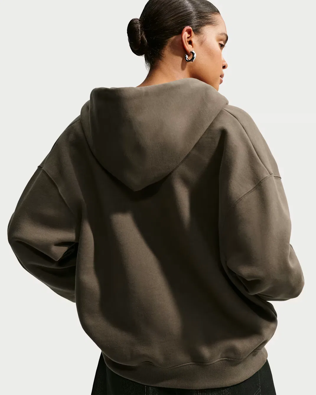 Женская толстовка оверсайз на молнии Nike Studio Fleece Medium Weight, Dark Hazel/Sail — фото 2