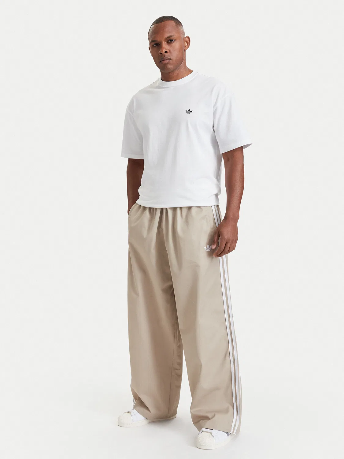 Мужские спортивные брюки свободного кроя Adicolor Sst Cotton Twill Trousers Adidas, бежевый — фото 2