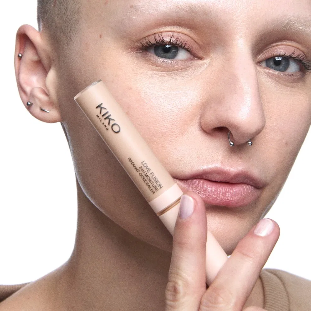 Консилер для лица с кисточкой-аппликатором 8 мл Love Fusion 24H Moisture Radiant Concealer KIKO Milano — фото 4