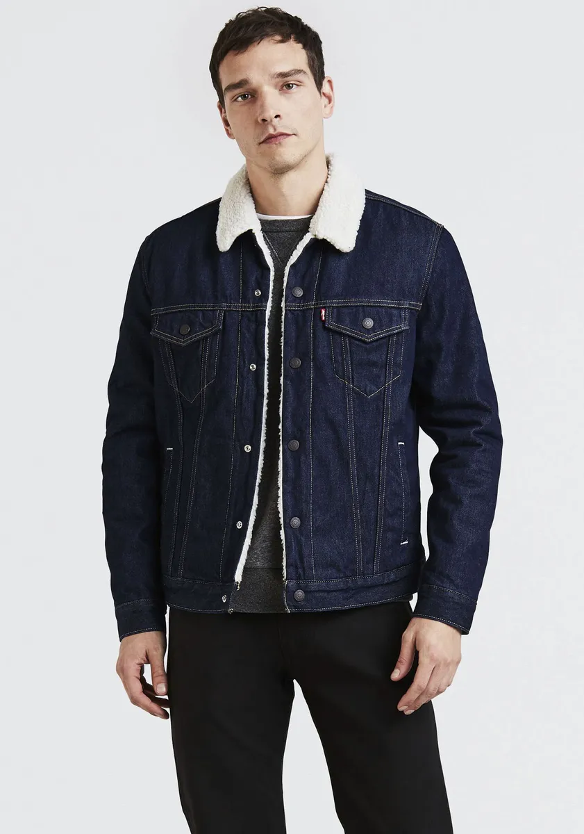 

Короткая куртка Levi's "SHERPA" на подкладке из шерпы, цвет Med Indigo