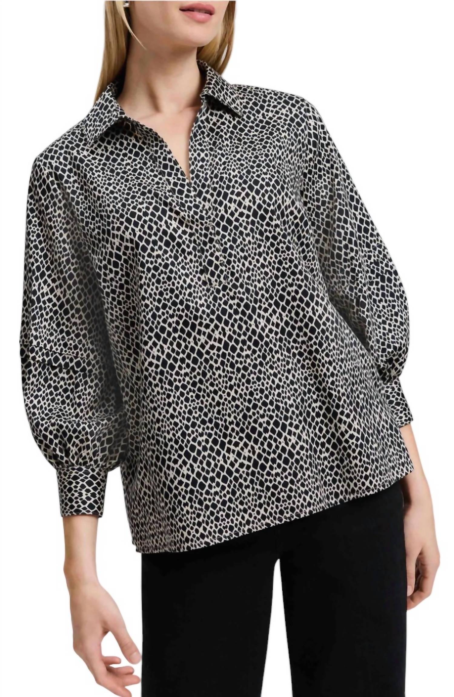 

Блуза Frankie Abstract Snakeskin Popover черного цвета Foxcroft