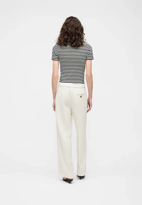 Брюки Calvin Klein Travel Pant, цвет тофу — фото 3