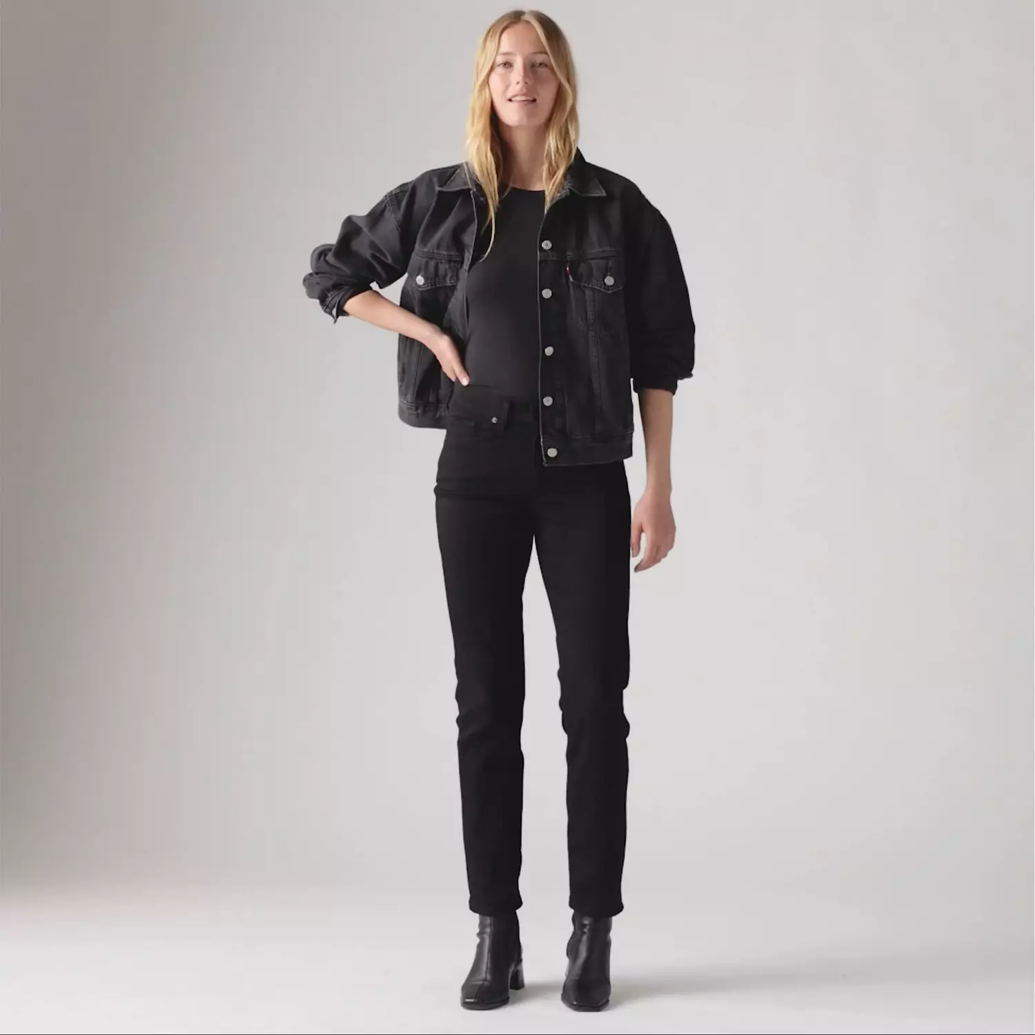 Классические женские джинсы прямого кроя Levi's, цвет Indigo Destructed - Light Wash — фото 4