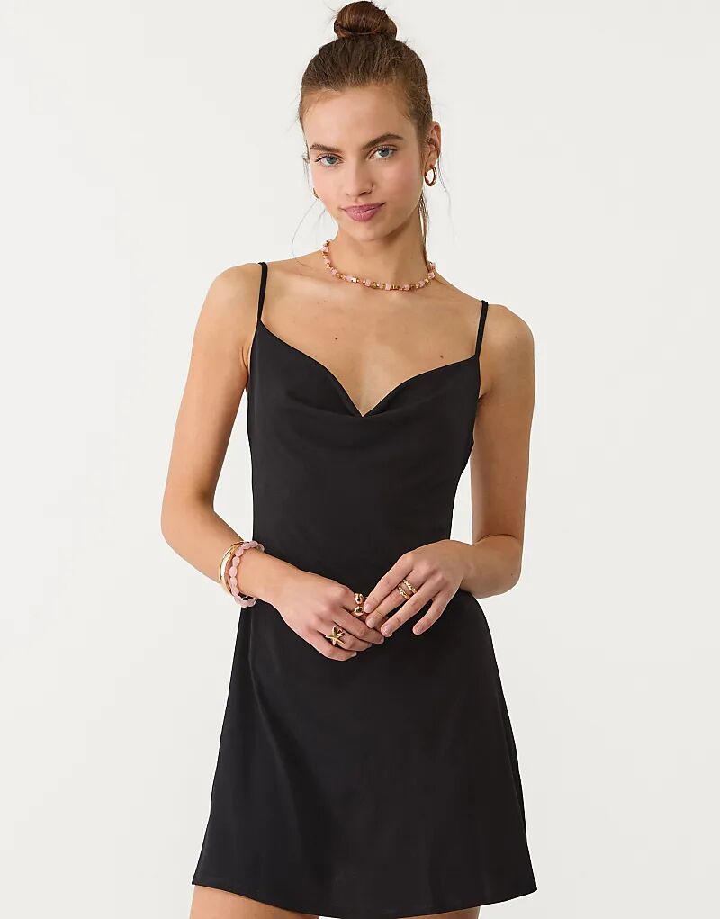 

Мини-платье Stradivarius с вырезом черного цвета