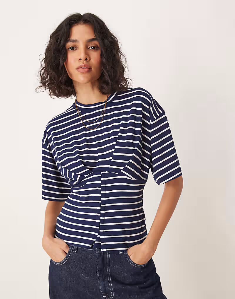 

Футболка с корсетом и застежкой на крючки ASOS DESIGN в темно-синюю полоску