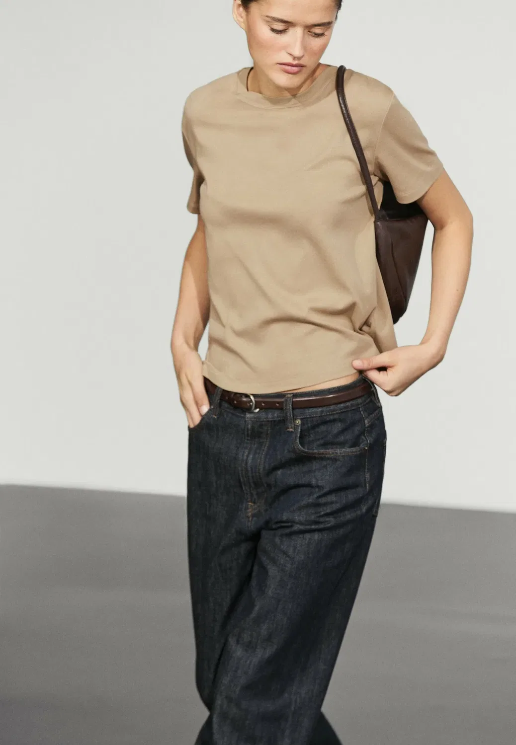 Футболка с коротким рукавом стандартного кроя - базовая футболка Massimo Dutti, Sand — фото 4