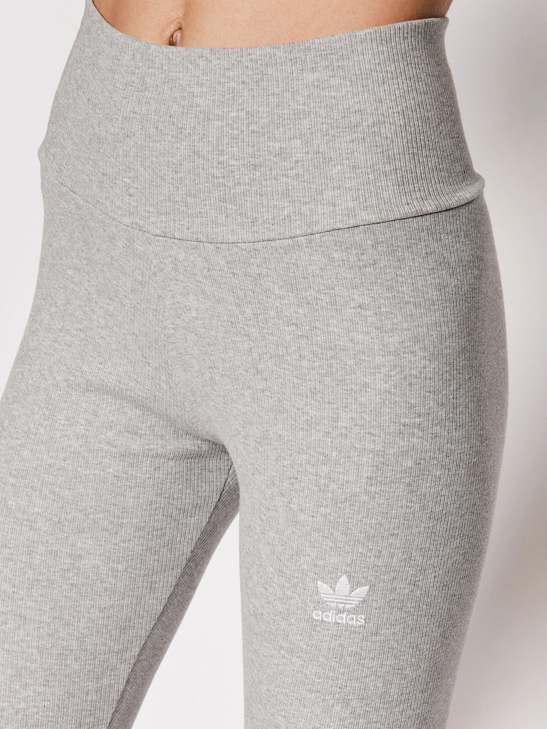 Женские велосипедные шорты приталенного кроя adicolor Essentials Adidas, серый — фото 3