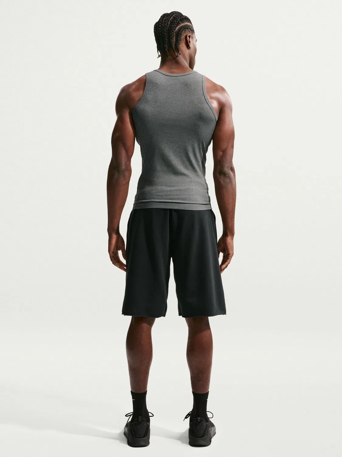 Майка тренировочная Nike Athletic Club Dri-FIT Ribbed, хром черный — фото 2