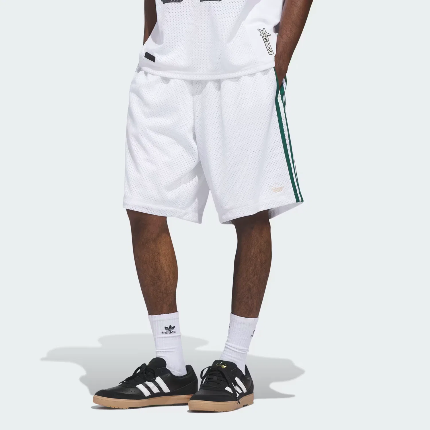 Шорты унисекс свободного кроя Tyshawn Adidas Originals, белый/матовое золото/темно-зеленый — фото 3