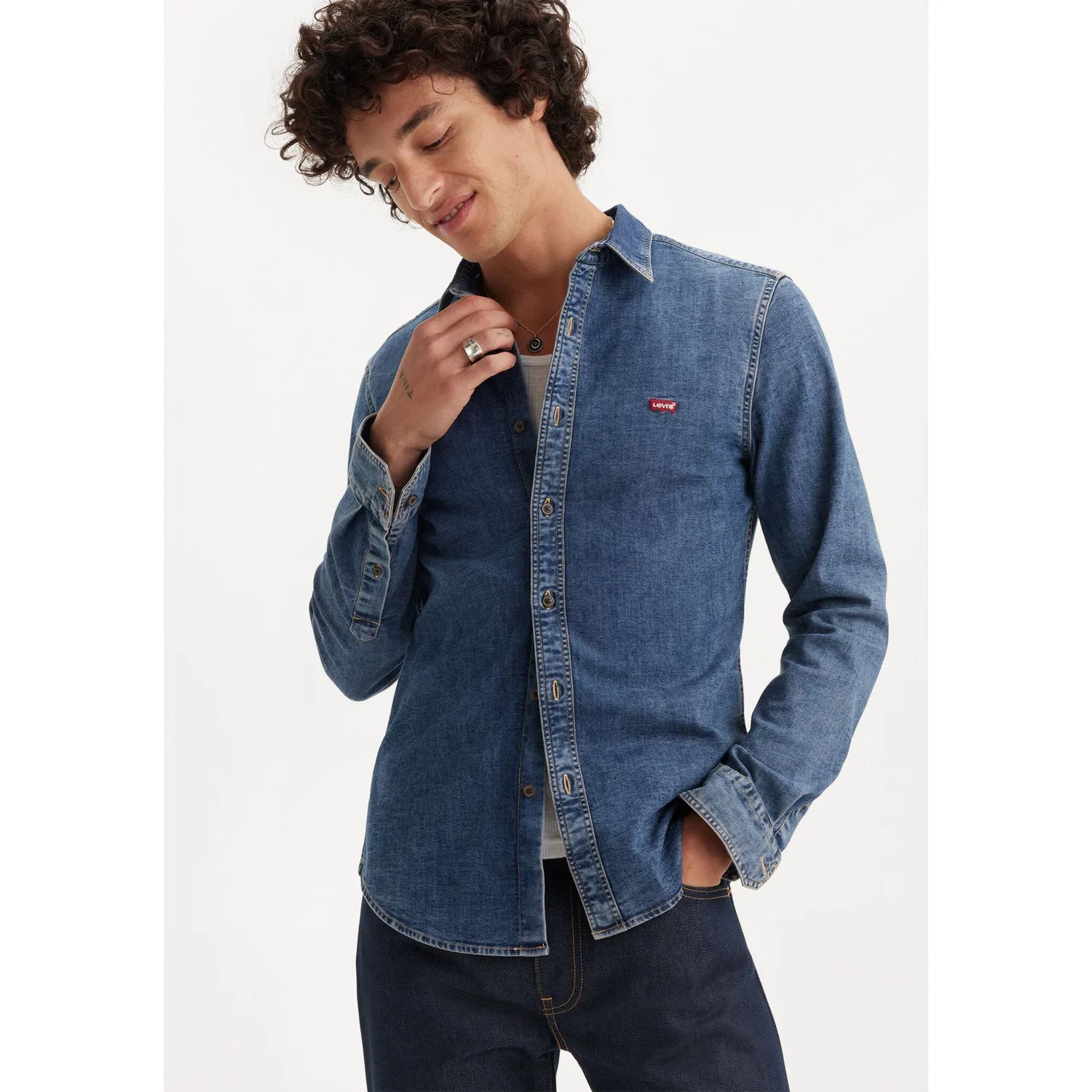 Мужская джинсовая рубашка с логотипом Levi's, Trinity Medium Wash — фото 2