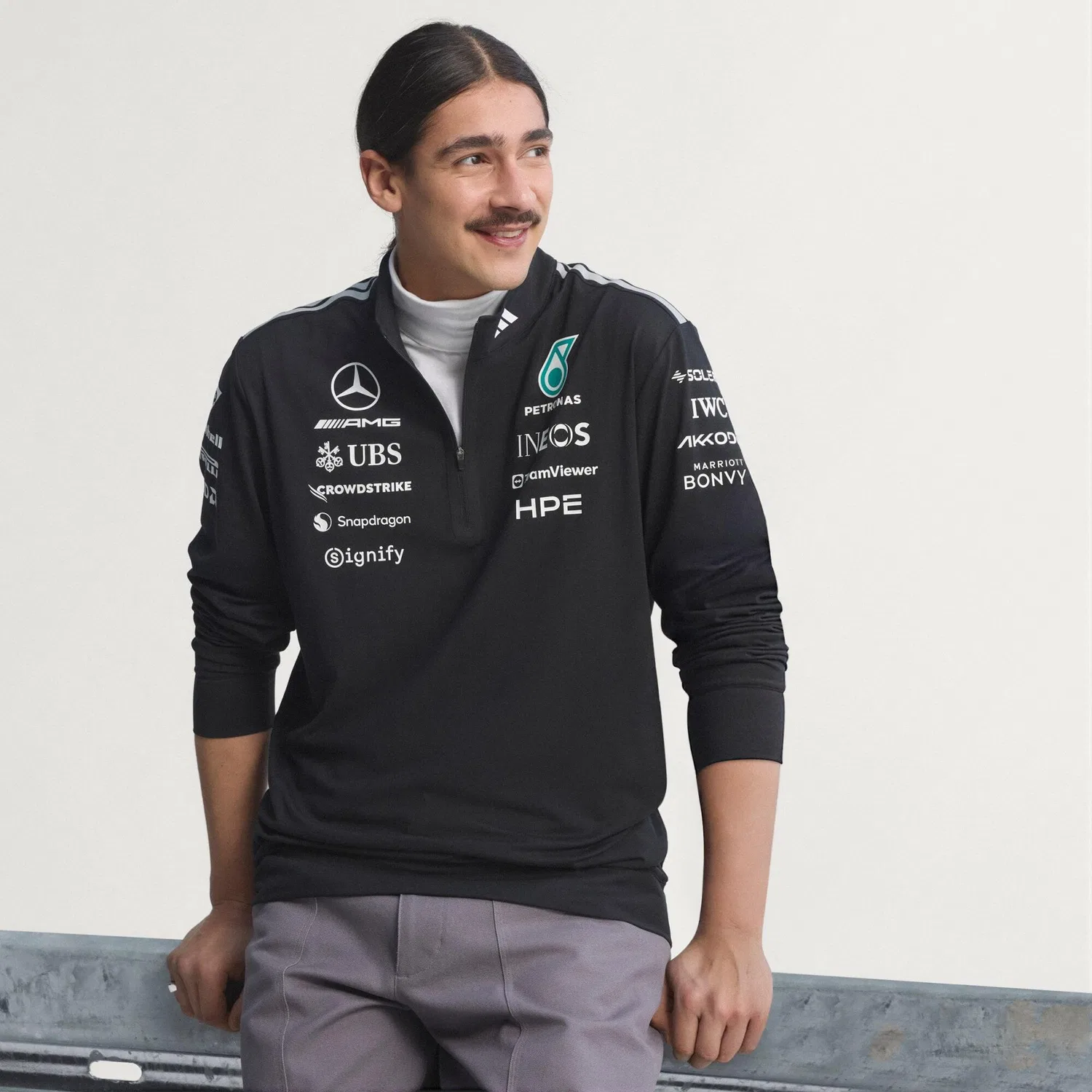 Мужской свитшот с длинным рукавом Mercedes-AMG Petronas Formula 1 Team Engineers Quarter Zip Adidas, Schwarz — фото 3