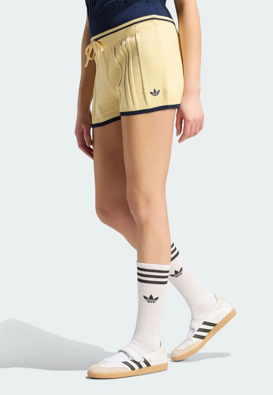 Шорты ADIDAS ORIGINALS Regular желтого цвета — фото 2