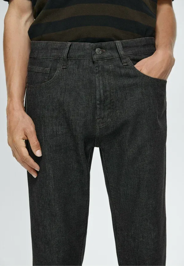 Джинсы прямые зауженные, cotton blend, Lightweight desized tapered fit jeans, Massimo Dutti, черный — фото 4