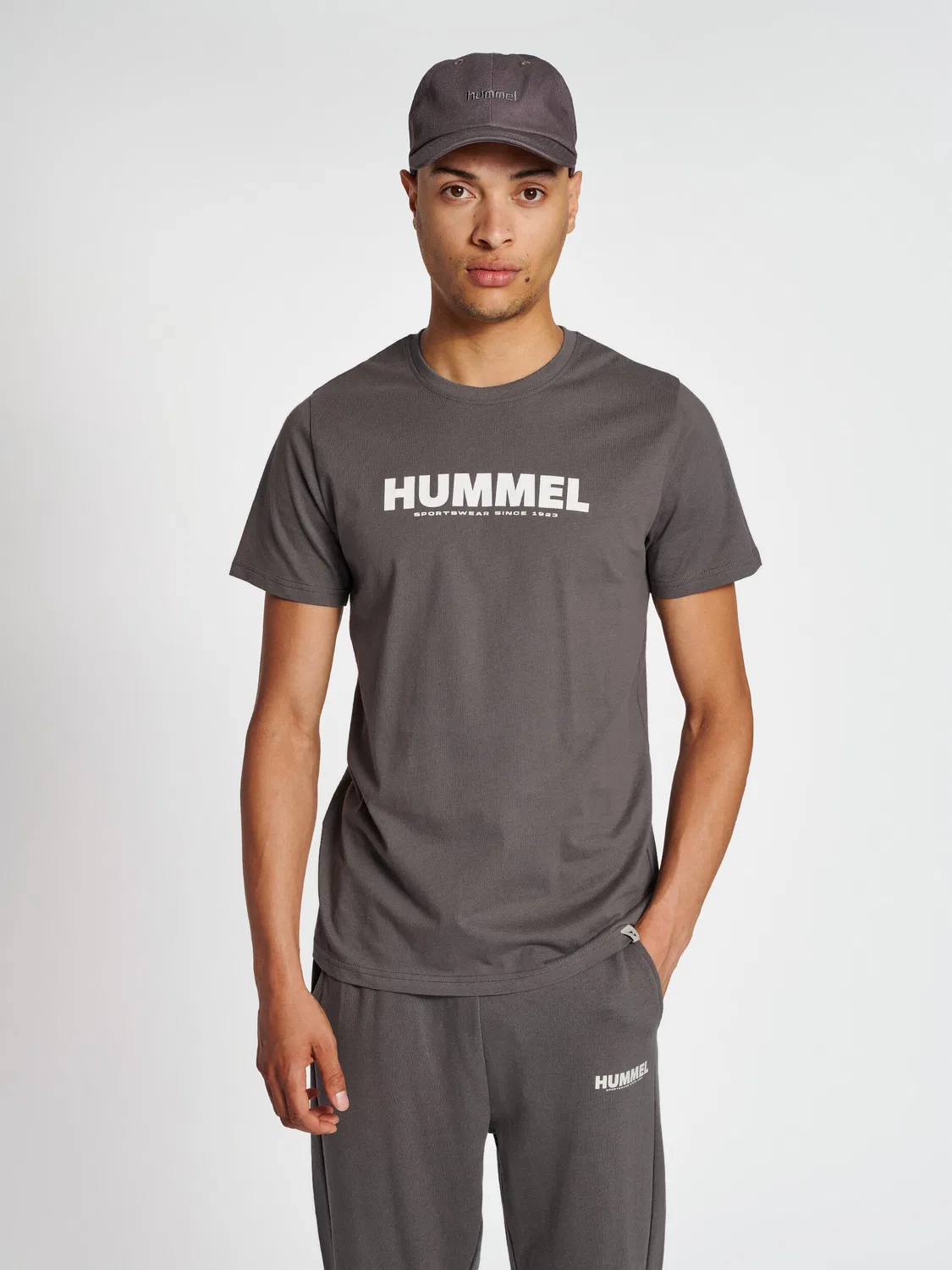 Детская хлопковая футболка Hmllegacy T-Shirt S/S Unisex, Hummel, Grau — фото 2