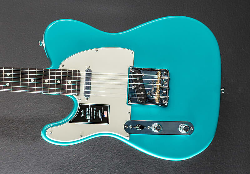 

American Professional II Telecaster Left Hand - Синий Майами с палисандровым деревом Fender American Professional II Telecaster Left Hand - Miami w/