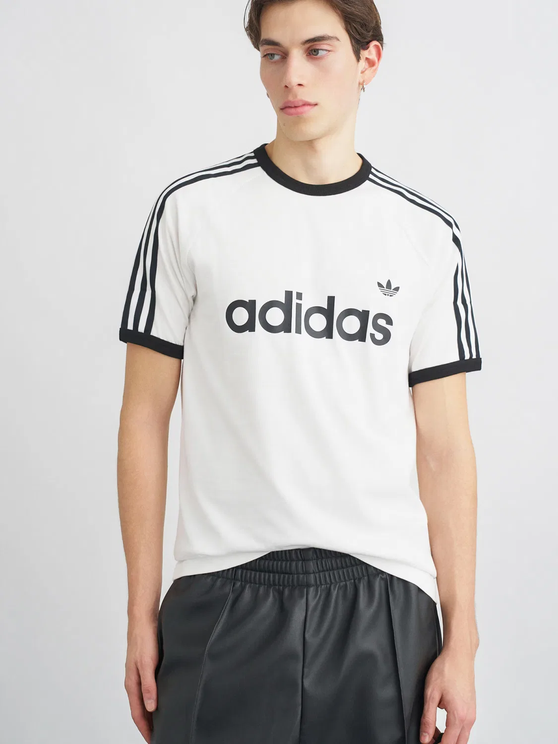 Футболка Adidas Originals Ringer белого цвета — фото 3