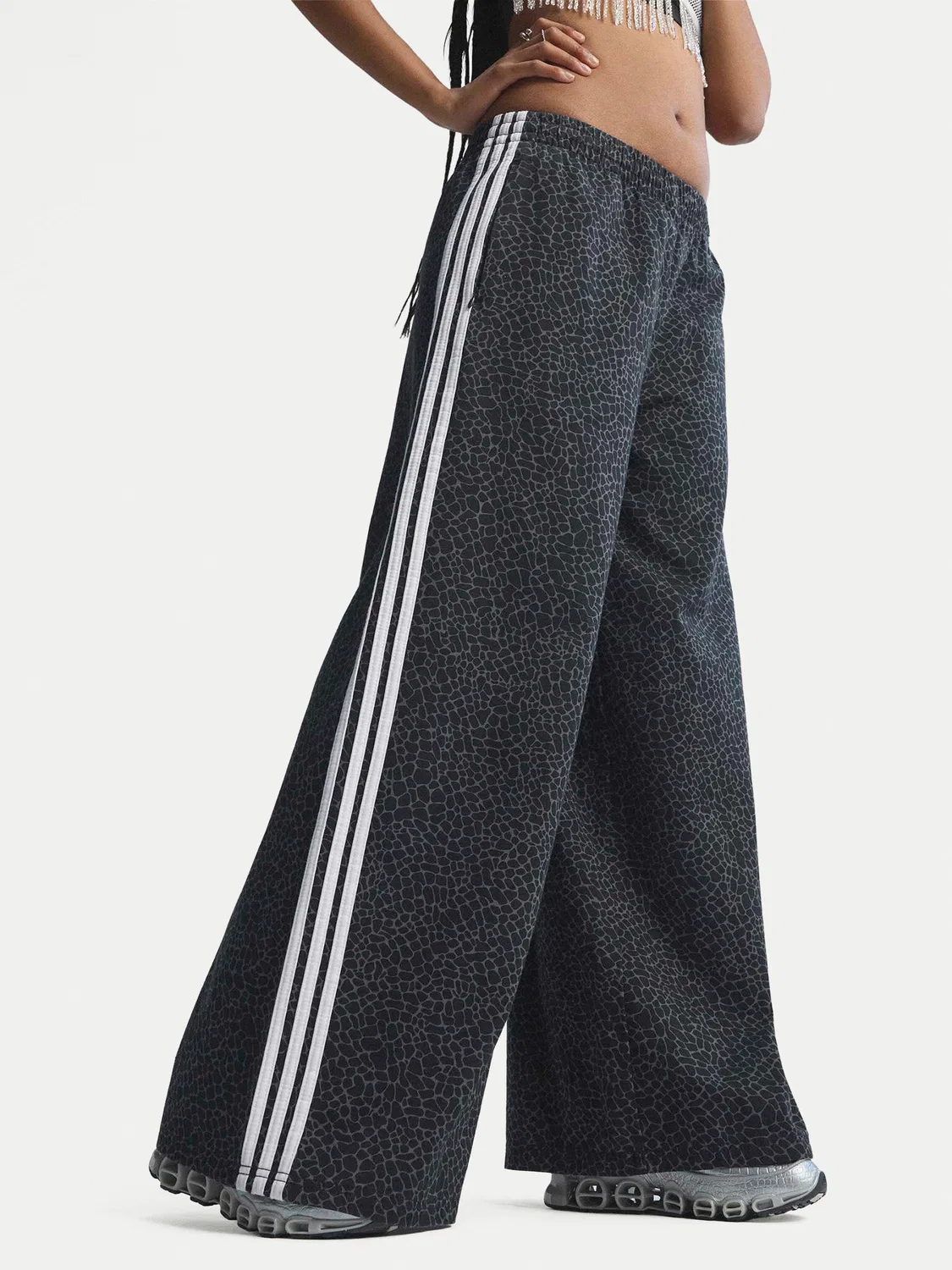 Женские джинсы свободного кроя Firebird Aop Adidas, серый