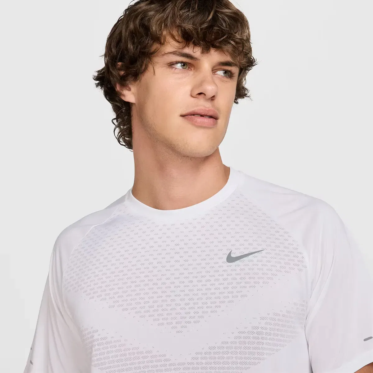 Мужская футболка с коротким рукавом Nike Dri-FIT ADV Stride, Цвет Blanco — фото 4