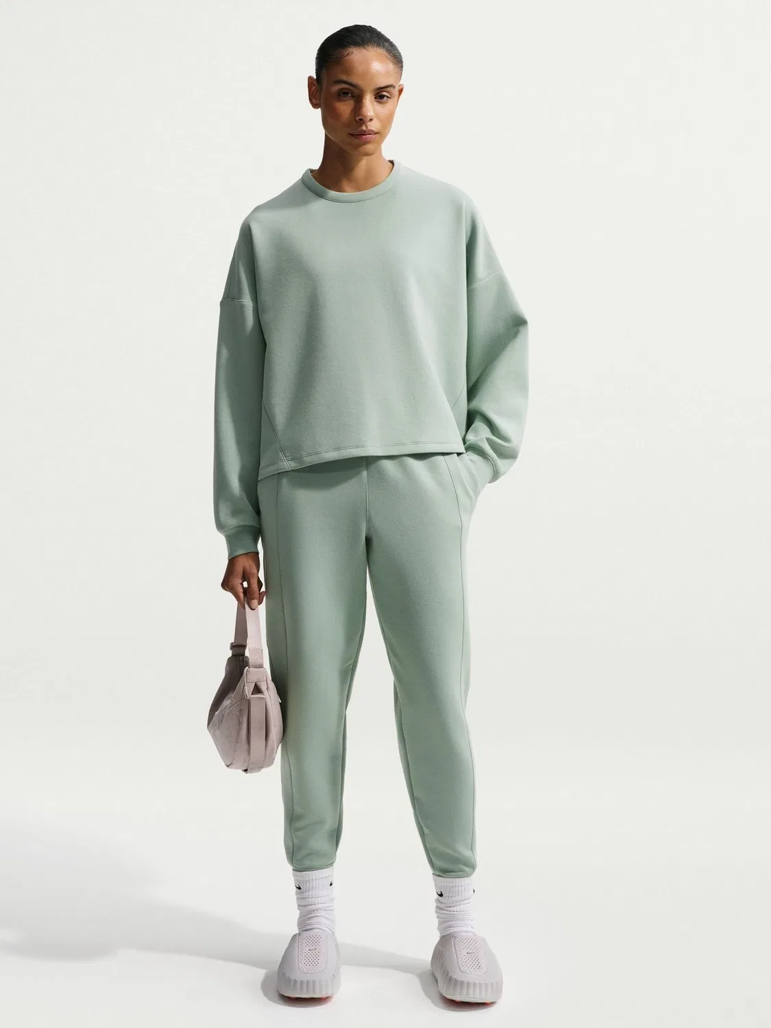 Футболка Nike 24.7 Impossibly Soft Dri-FIT Oversized Crew-Neck, Steam Green — фото 3