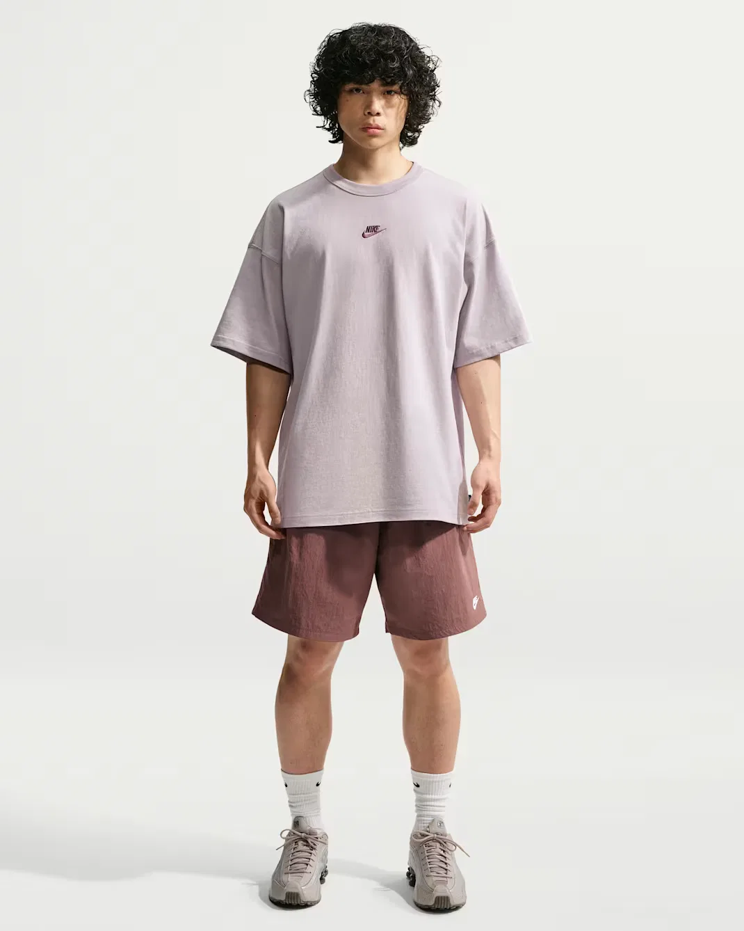 Мужская футболка оверсайз Nike Sportswear Premium Essentials, Silver Lilac — фото 4