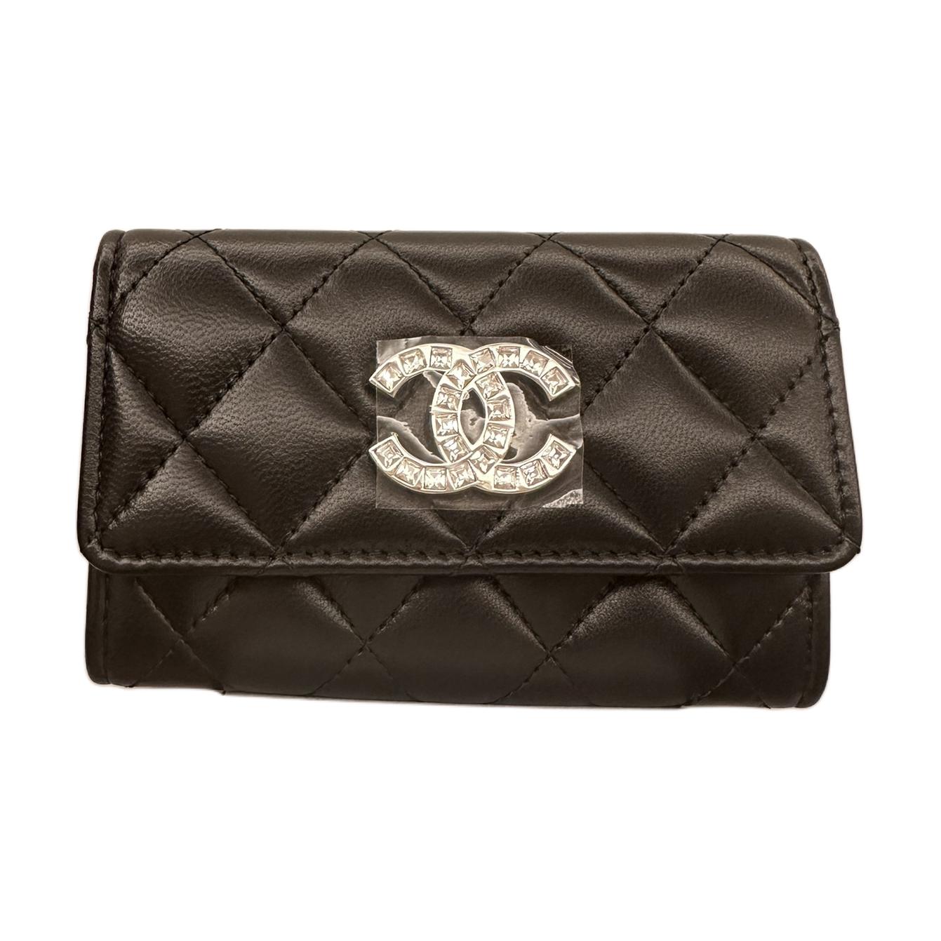 

CHANEL Кардхолдер из страз на замше
