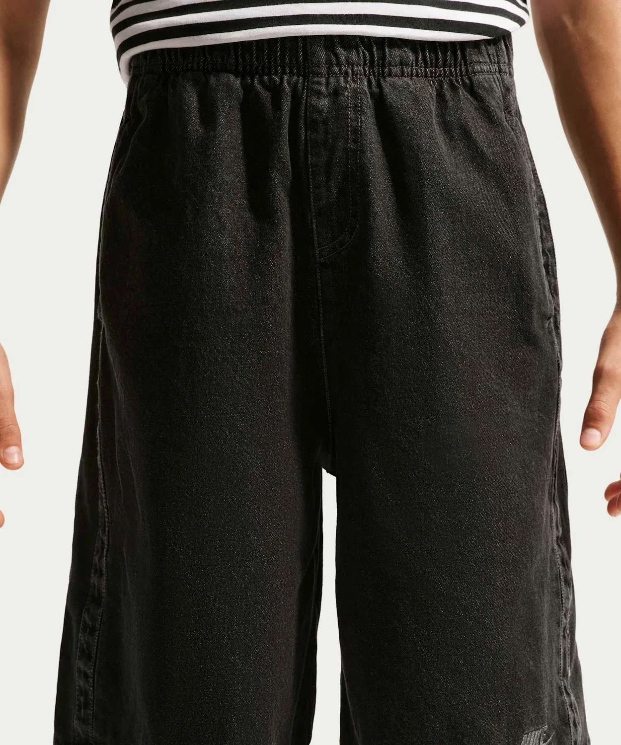 Детские джинсовые шорты Nike Sportswear Collection Big Kids' Denim Shorts, Black — фото 3